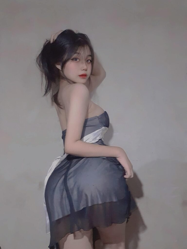 Gái Đẹp Hở Hang Tỏa Sáng Trong Mùa Hè Với Phong Cách Đặc Trưng